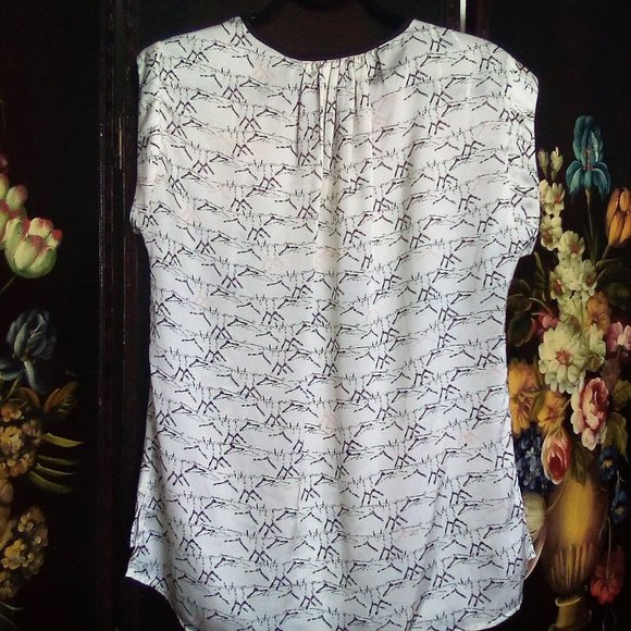 Silky Sleeveless Blouse - Picture 2 of 4
